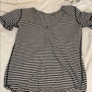 Lulu Love tee vneck!